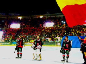 Blick auf die Choreo vom Eis aus